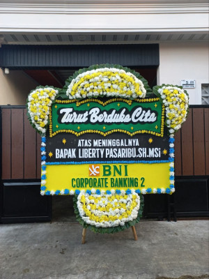 Papan Bunga Duka di Tuyau