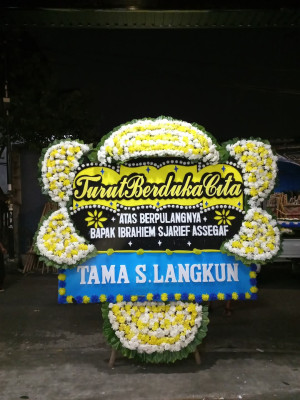 Papan Bunga Duka di Tuyau